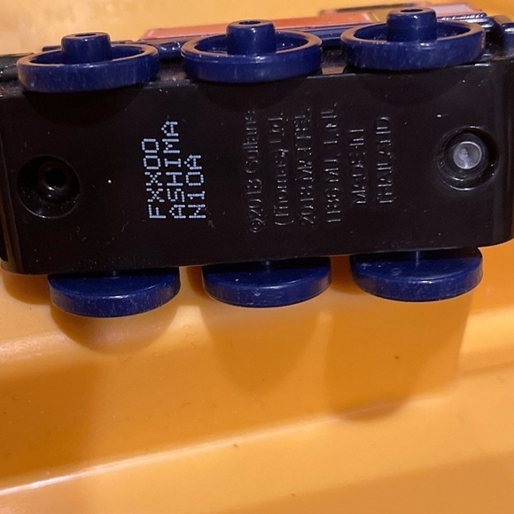 2015 Ashima Tank Engine Thomas the Train Diecast Plastic Hooks - Picture 4 of 5